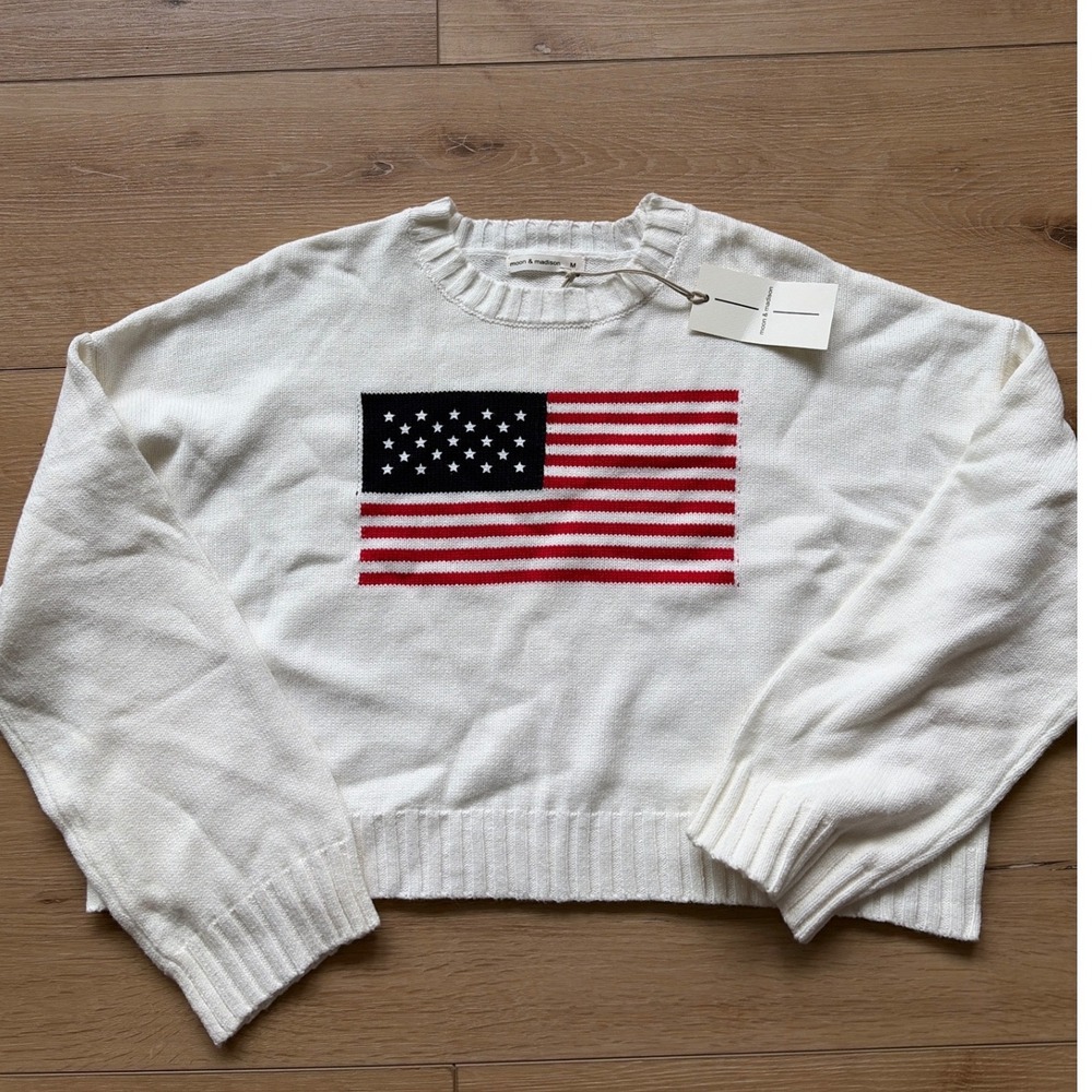Moon & Madison American Flag Knit Sweater White Cropped Crew Neck size Medium